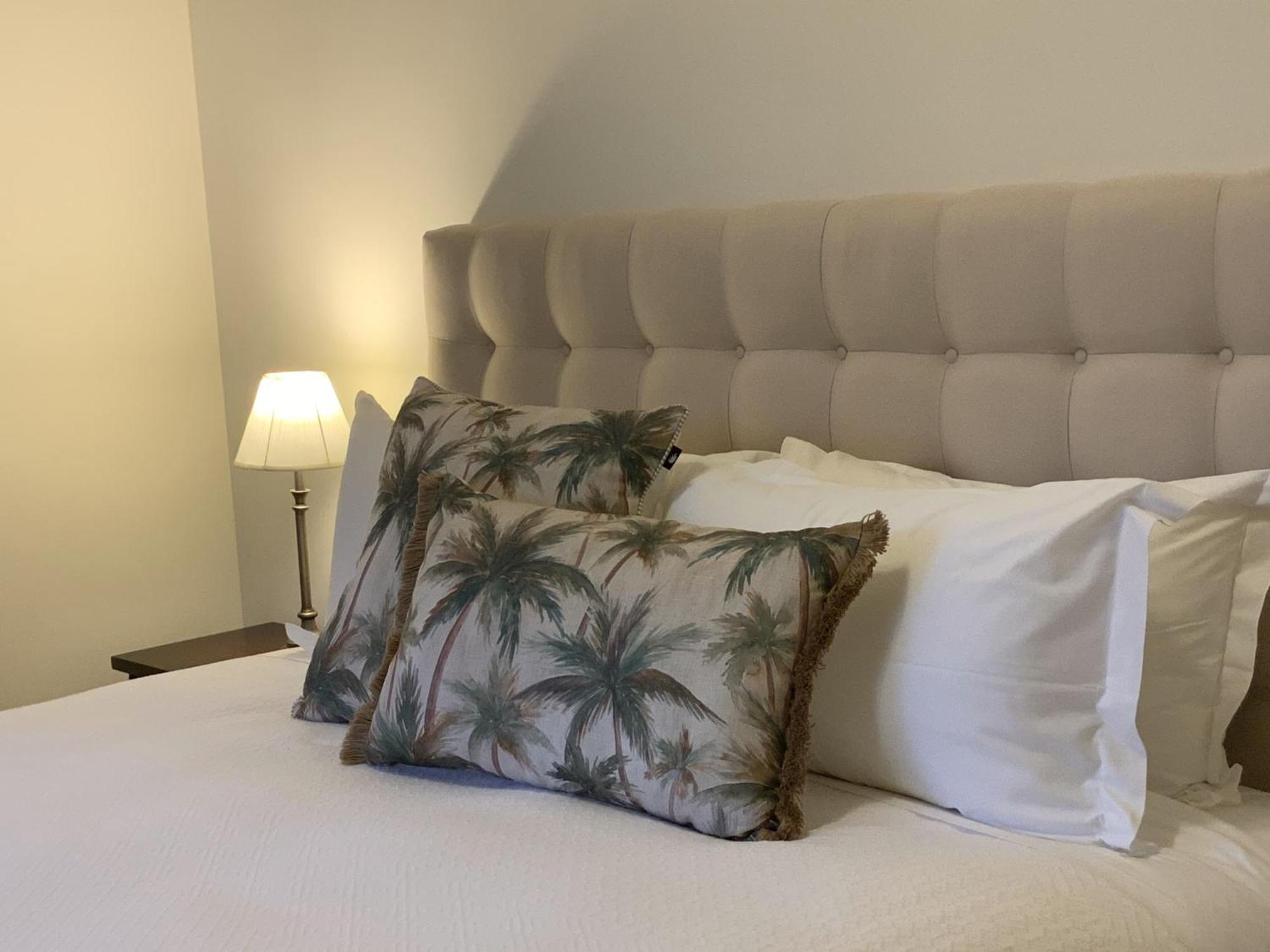 Delderfield Villas Marysville Room photo